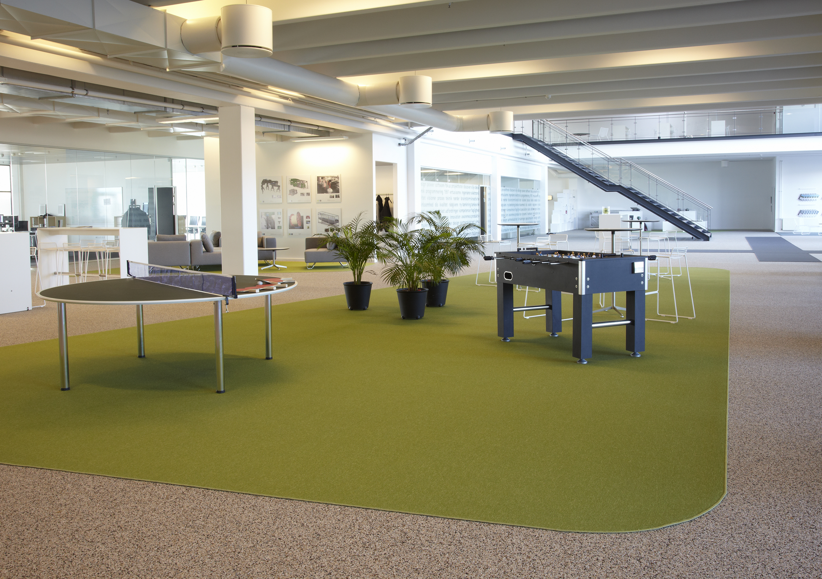 afpasset Fraster tæppe grøn på kontor